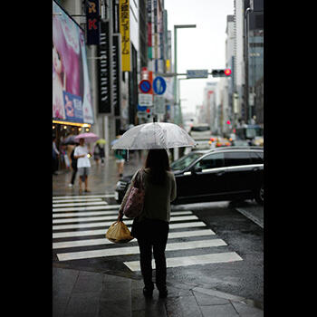 Jak urządzić strefę gier towarzyskich (ping-pong, planszówki) — meble i aranżacja